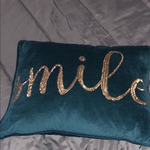 Throw pillow